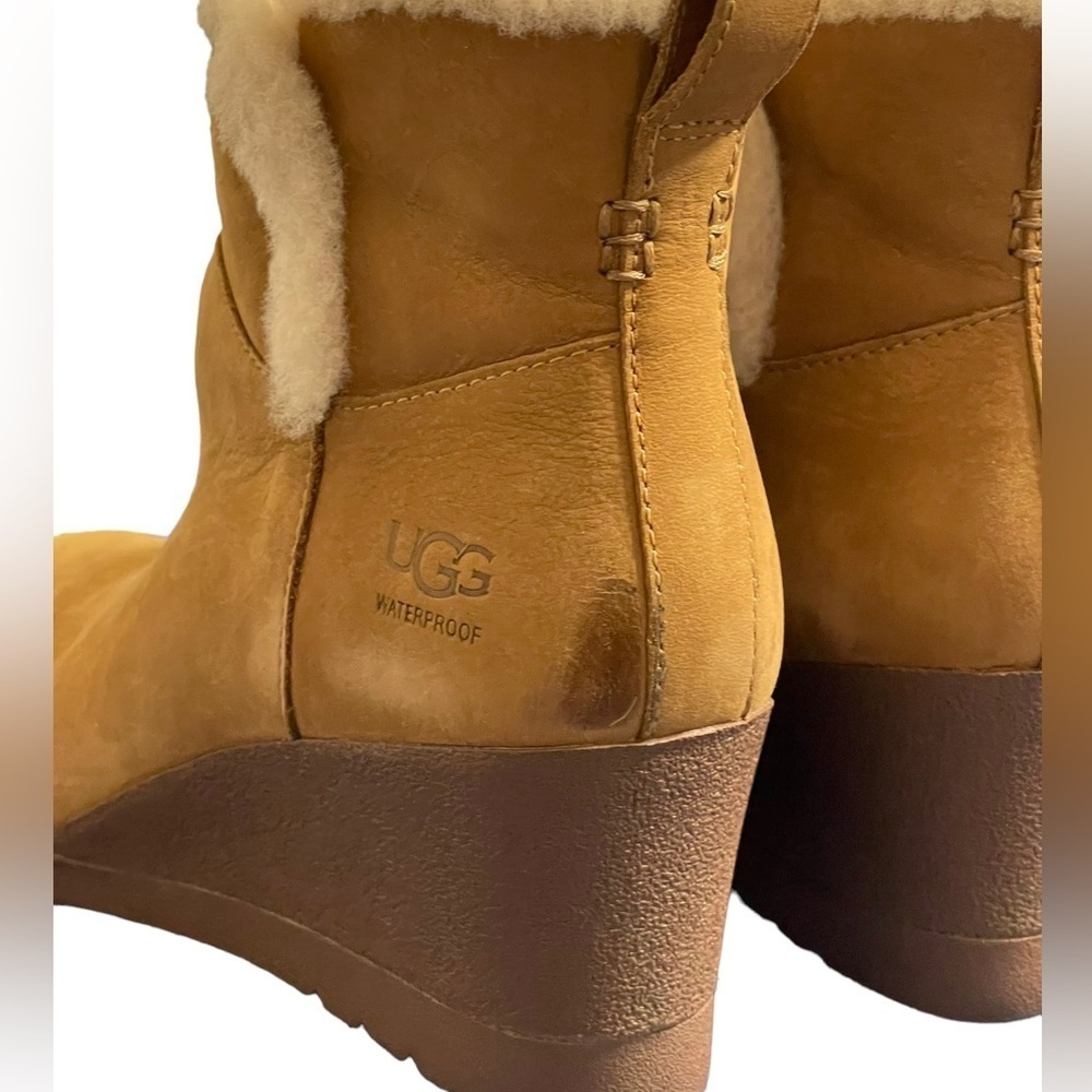 UGG Devorah waterproof wedge bootie. Size 7.5 GUC - Picture 14 of 14